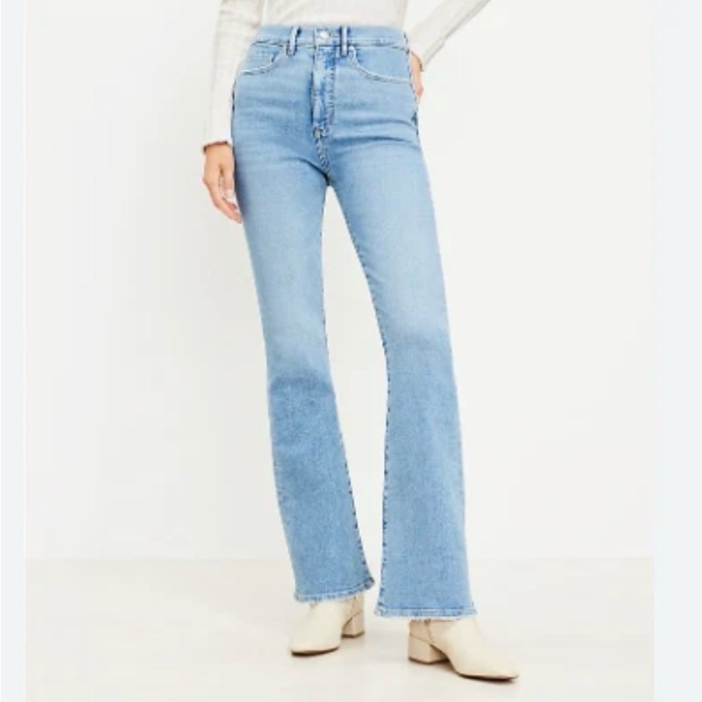 LOFT Light Blue Flare Women's Jeans - size 6/28